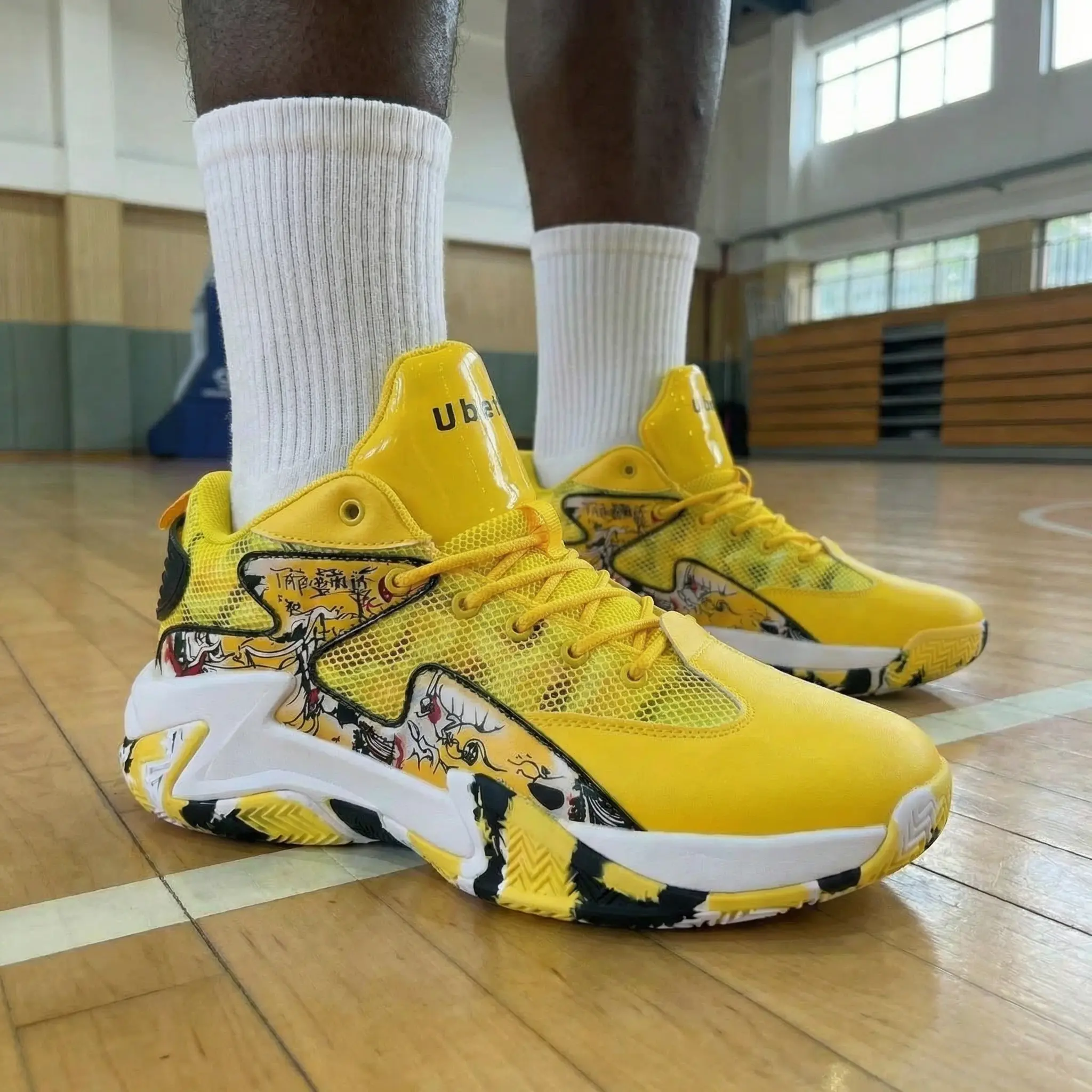 Spring 2026 non-slip basketball shoes, breathable athletic running shoes, fashionable all-season sports shoes. Perfect for students and outdoor sports enthusiasts.