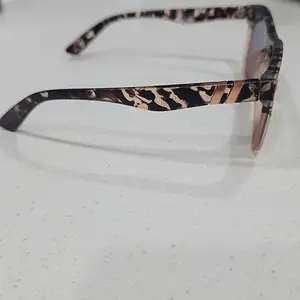 Modern Rich Girl Sunglasses, Cute Unisex Trendy Casual Tortoiseshell Sunglasses for Everyday Use, Lightweight Durable High Quality Sunglasses, Fashion Accessories for Outdoor Activities, Tinted Lenses Sunglasses For Sports