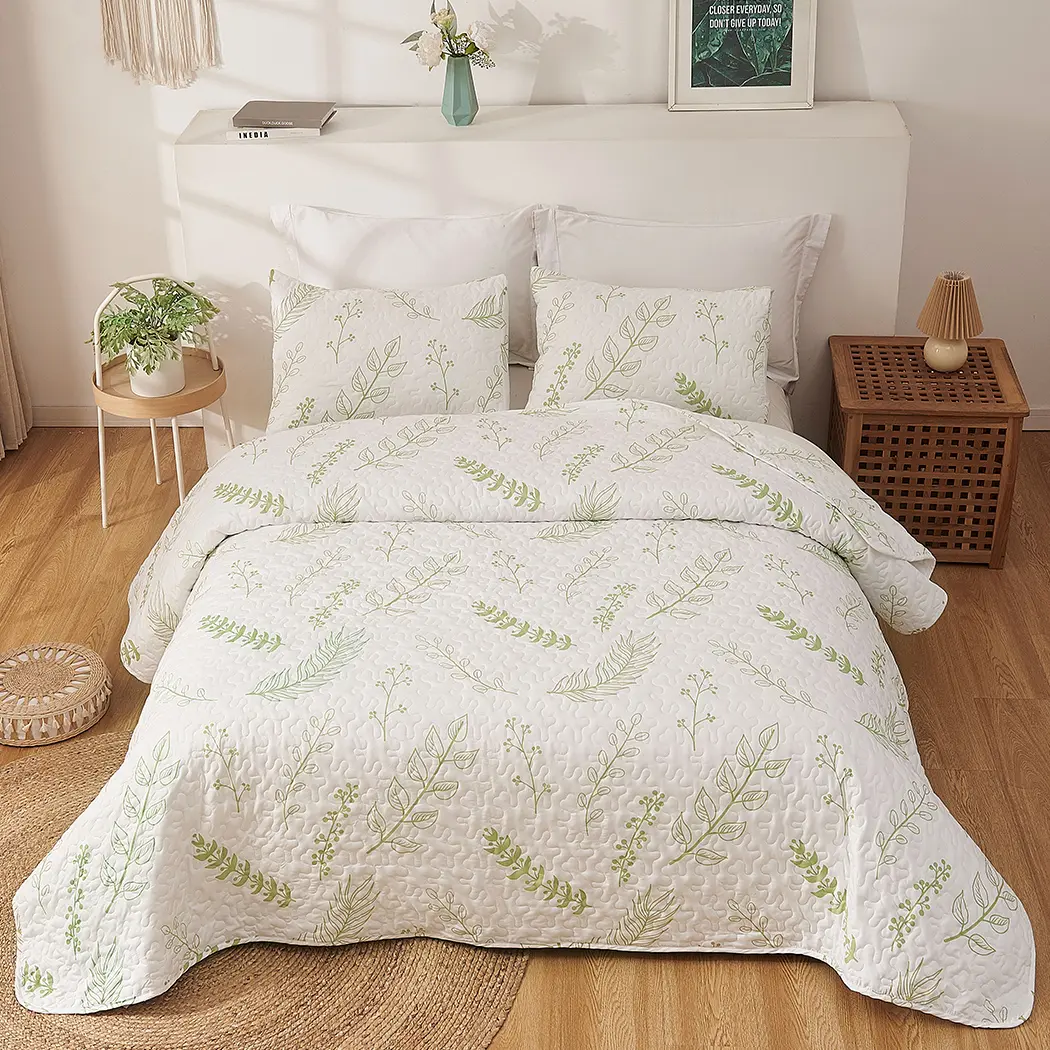 Floral Quilt Queen Size, 3Pcs White Lightweight Bedspread 150g Filling Bedding Set for All Season(1 Quilt 96 * 90 in, 2 Pillowcases)