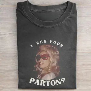 Vintage Dolly Parton Graphic Tee - I Beg Your Parton Dolly Parton - Goddess of Pop Shirt - Queen of Rock & Roll Shirt - Dolly Parton Merch - 80s Country Music Shirt - Run, Rose, Run Merch Casual - Gift T-shirt -  Top Menswear Womenwear Streetwear