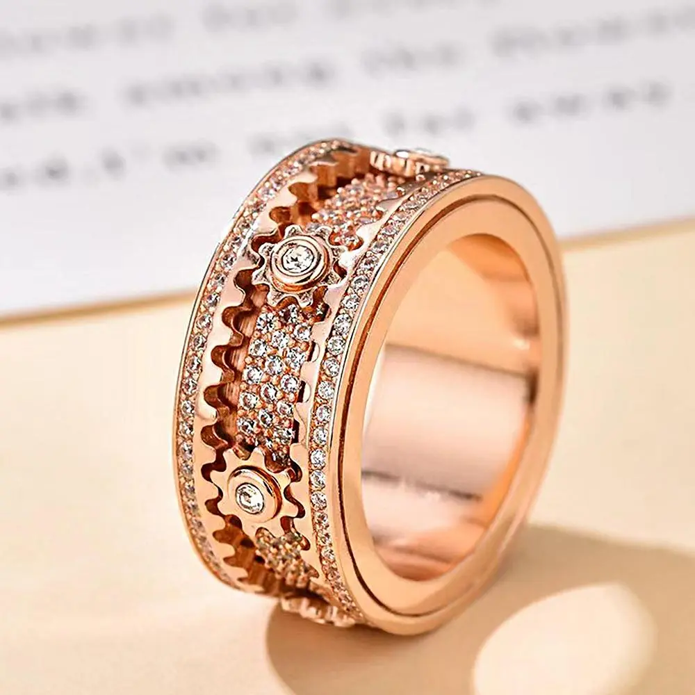 Rotatable gear ring with exquisite carvings and inlaid diamonds, bright and fashionable ring for men and women, suitable for daily wear, dating, anniversary gifts, Christmas gifts, graduation gifts