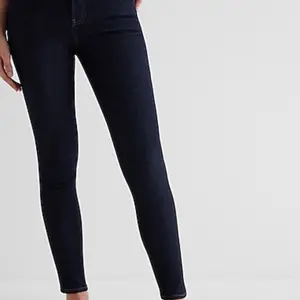 Express Woman Skinny mid rise Dark Jean