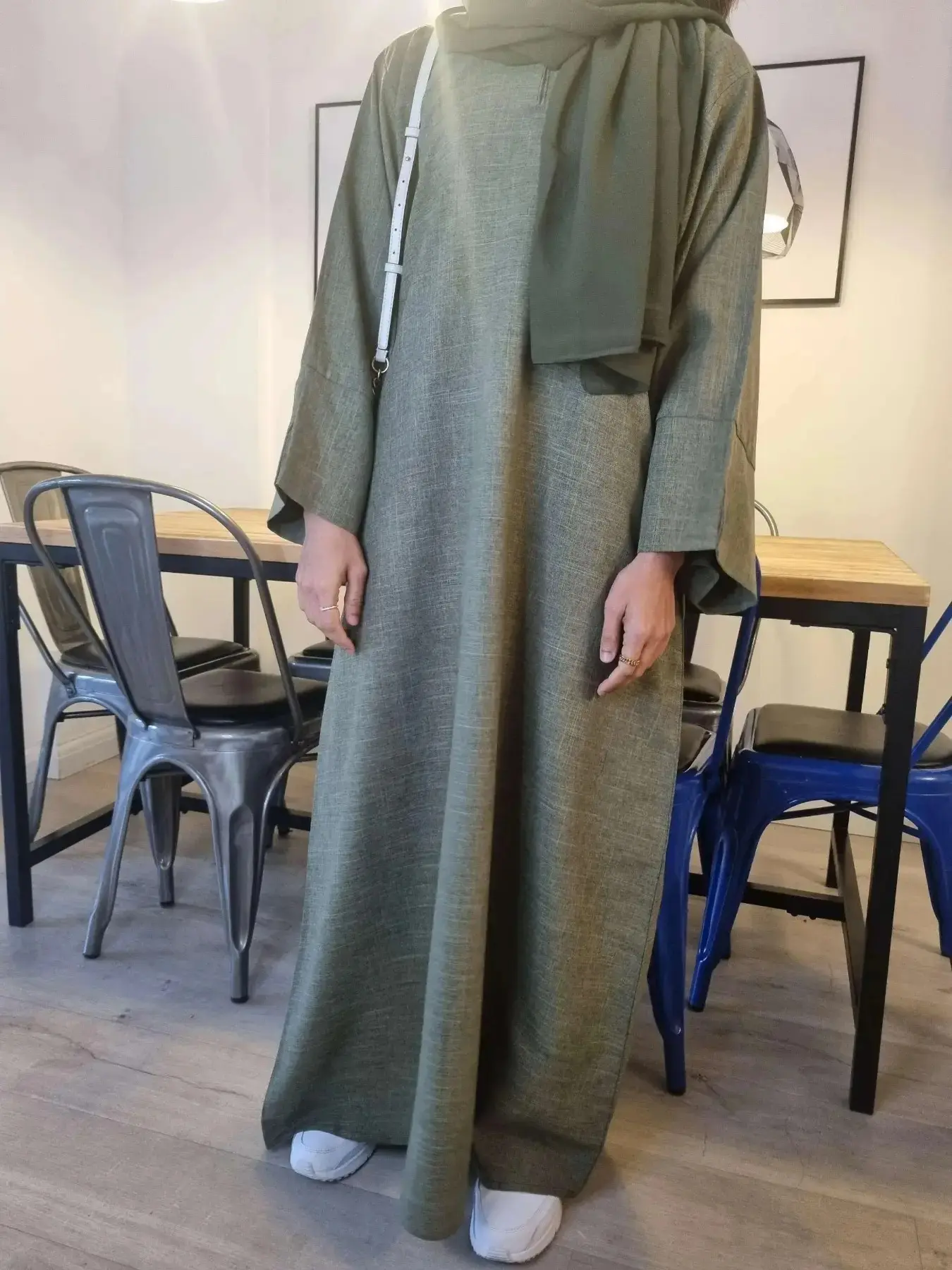 Elegant Long Sleeve Abaya Dress for Women, Loose Fit Arabic Round Neck, Dual Pockets, Split Cuffs, Perfect for Muslim Fashion