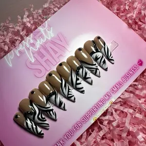 Stiletto Press On Nails Black and white