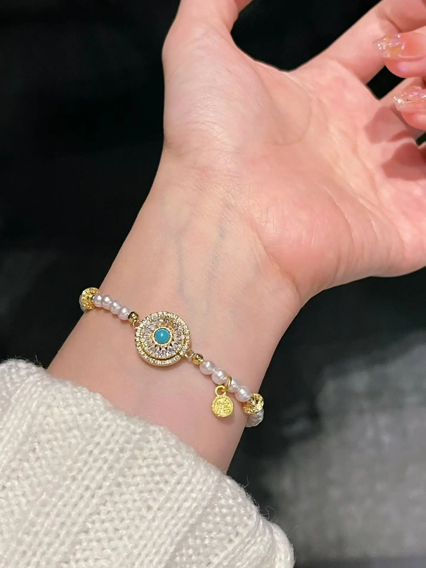 Women's Chinese-Style Compass Bracelet with Natural Freshwater Pearl Beads, Diamond-Studded Auspicious Charm, Elegant Jewelry Gift Idea for Adults, Diamond-Studded Compass, 4-5Mm, Exquisite Craftsmanship, Round, Stunning Beauty, Someone Who Appreciates Sy