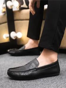 Men's lightweight non-slip slip-on shoes, featuring a simple and textured loafer style, suitable for business casual and daily wear, exuding maturity and steadiness.