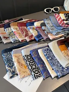 Fashionable Colorblock Letter Print Scarf, Versatile Travel Accessory, Stylish Neck Wrap for Dating & Decoration