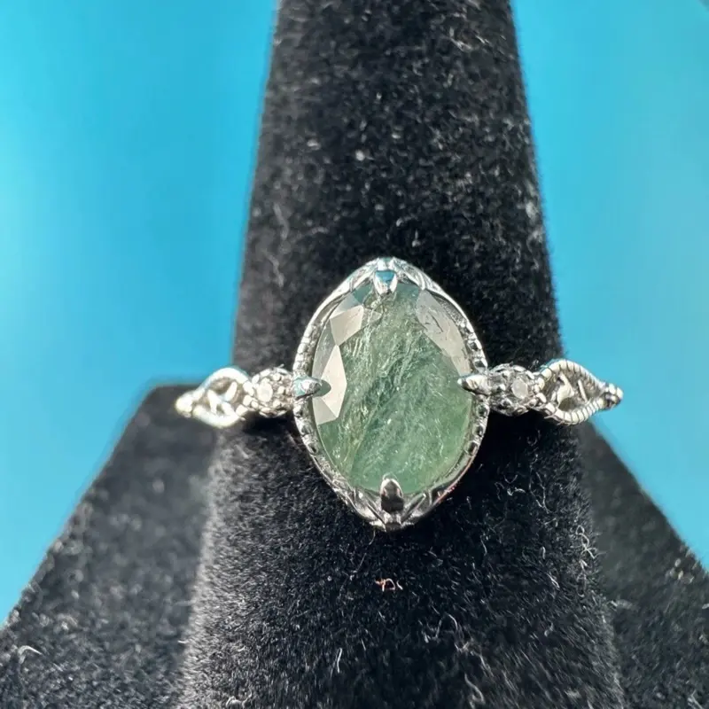 1.5 carat all natural Alexandrite ring size 7 with beautiful color change