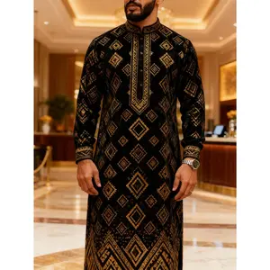 Men'S Long Robe in Arab Style Featuring a Geometric Print, Ideal for Both Formal And Casual Occasions.This Traditional Middle Eastern Muslim Attire Includes a Stand Collar And Is Made from Breathable Fabric, Making It Perfect for Gatherings