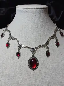 Vintage Gothic Victorian Artificial Crystal Statement Necklace for Women, Unique Design Pendant, Unique Party Vacation Creative Jewelry, Elegant Accessory for Special Occasions
