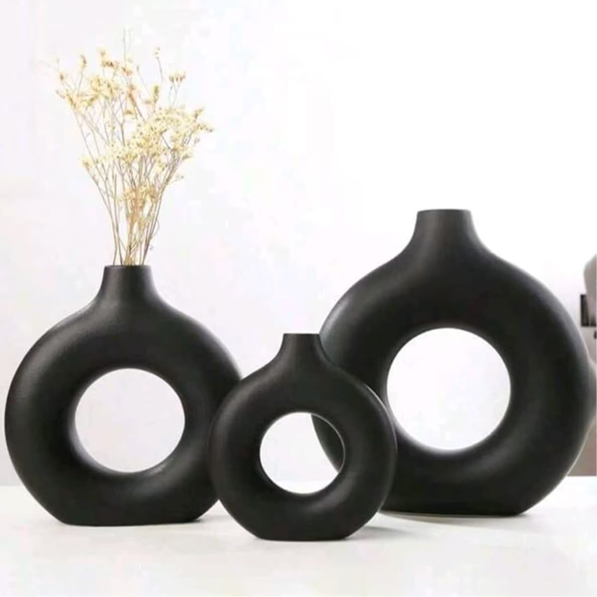 1pc Black Plastic Round Vase Decor, Artificial Dried Flower Vase, Floral Art Vase, Minimalist Living Room & Exhibition Hall Decor, Home Decor, Vase, Ornament, Desktop Decoration. Room Decor Glass Vase