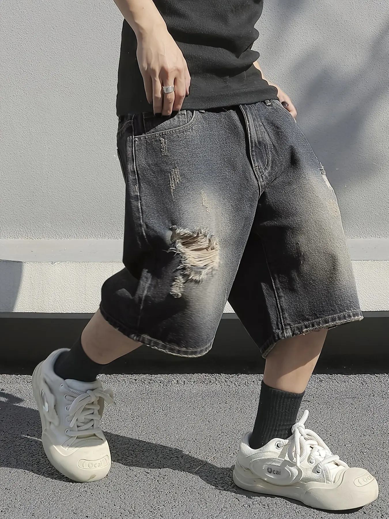 Men's Plain Ripped Pocket Denim Shorts, Trendy Casual Wear, Daily Fashion, Loose Straight Fit, Hole Design, Five-Pocket Style, Denim Clothing