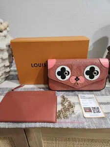 Pre-owned Louis Vuitton Coated leather Crossbody Bags PRELOVED Valentine Dog Pochette Felicie Bag Classic Design, Elegant Style, Ideal for Everyday Use