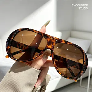 Fashion Retro Oversized Aviator Sunglasses for Women Leopard Print Eyeglass Frames UV400 Protection for Beach Vacation & Driving Unisex
