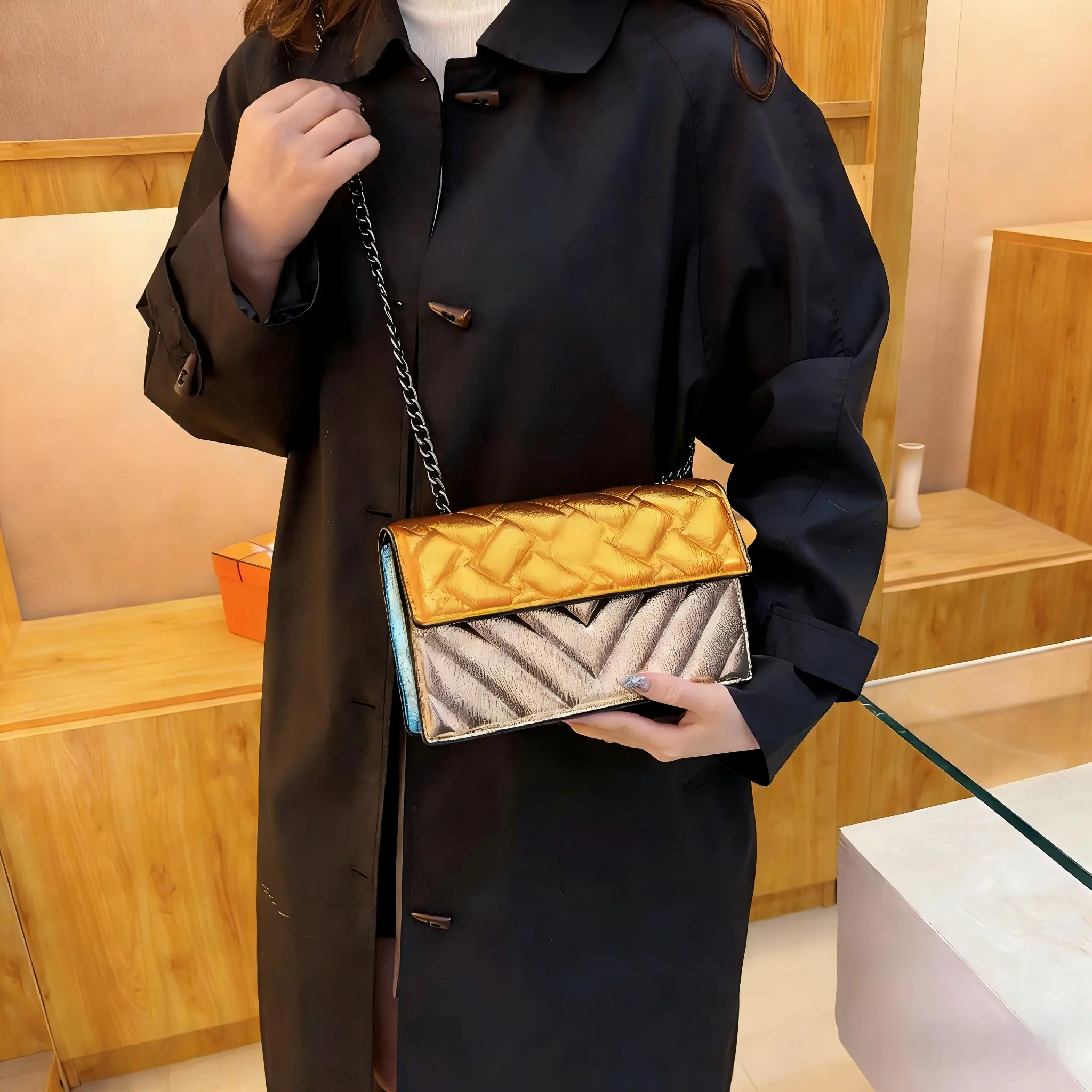 Two-Tone Metallic Geometric Quilted Chain Crossbody Bag for Women, Color Block Flap Shoulder Purse, Fashion Evening Handbag for Party Daily Commute