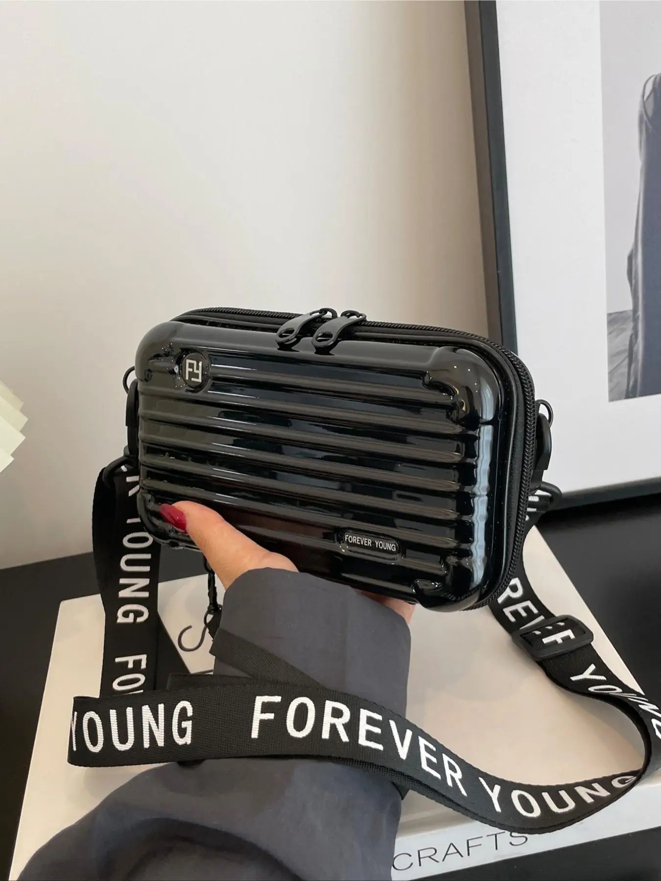 1 Piece Fashionable Letter Pattern Strap PVC Crossbody Bag, Casual Solid Color Travel Storage Bag For Women, Waterproof Portable Box Bag