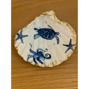 Turtle and octopus clamshell jewelry holder