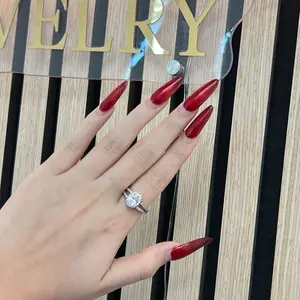 Anillo con piedra brillante en plata 925