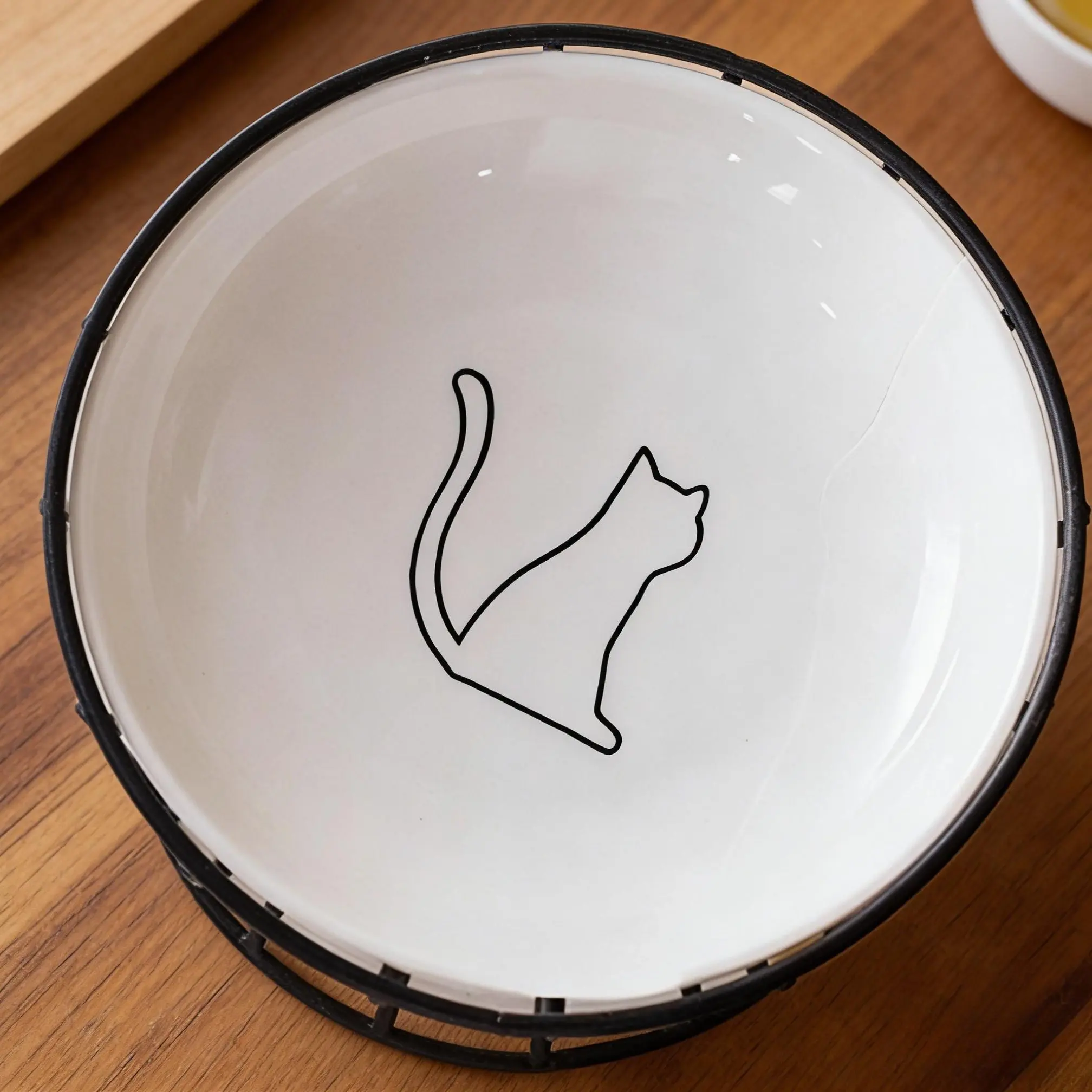 Sitting Cat & Cat Bowl Stand