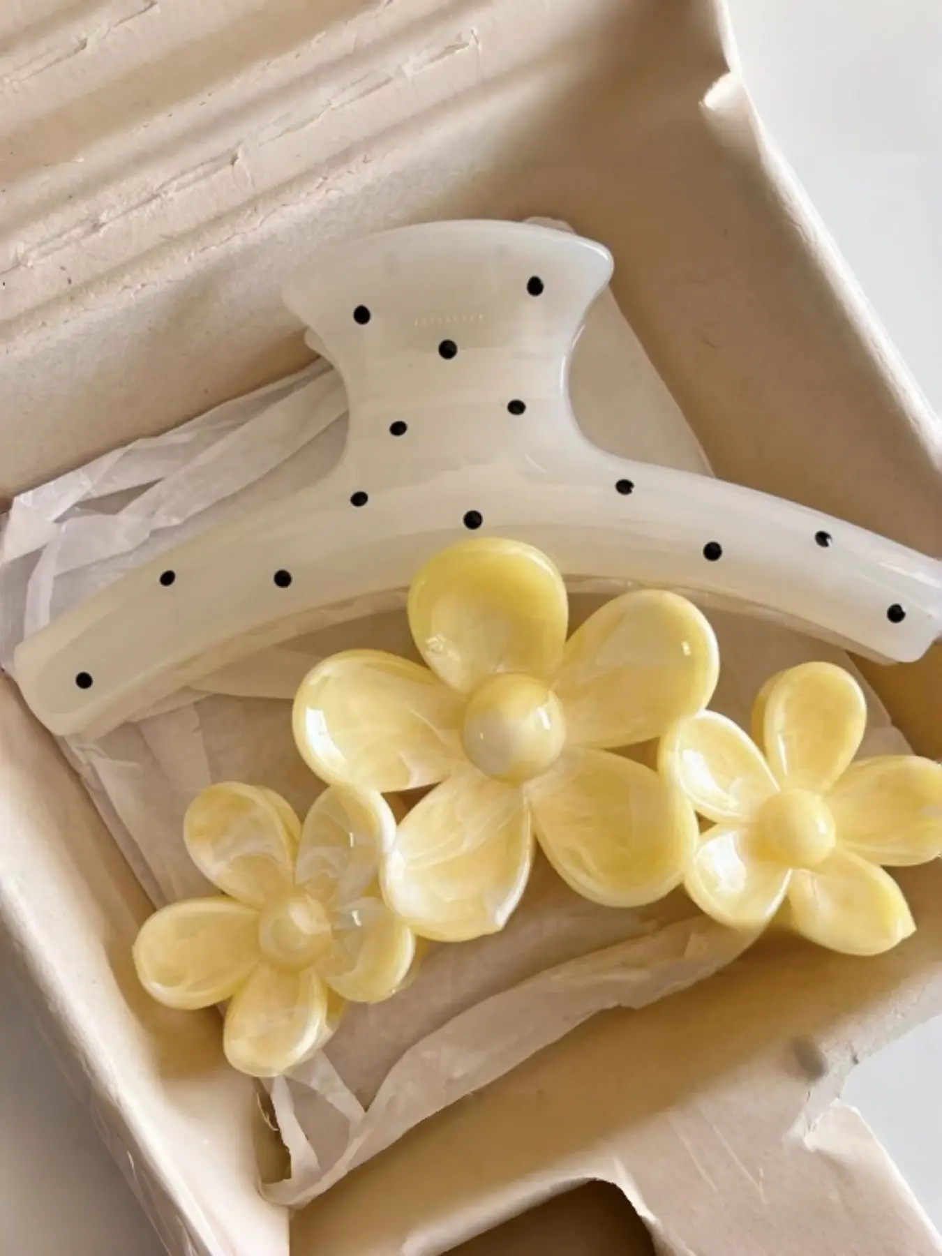 2pcs Sunflower Gentle Polka Dot Hair Clips, Hair Claw  display picture 2