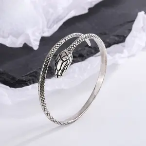 2D Flat - Ladies' Retro Red Chain Flat Head Snake Bracelet, Design Thai Silvery Fashionable Snake Bracelet, Suitable for Daily Holiday Gifts, Casual Attire, Party Accessory, Vintage Style, Elegant Bracelet, Durable Accessory, Stylish Craftsmanship