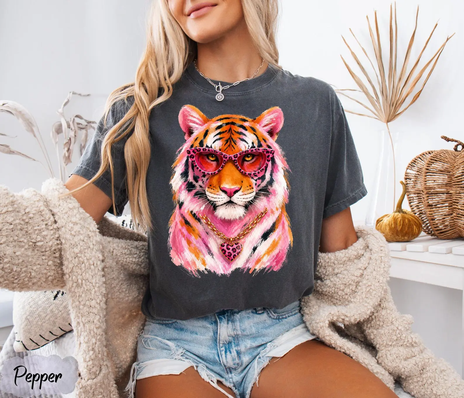 Comfort Colors Easy Tiger Leopard Graphic Shirt, Brushstroke Pink Tiger Shirt, Tiger Graphic Tee, Animal Shirts, Beach Summer Outfit, Tiger Lover Gift