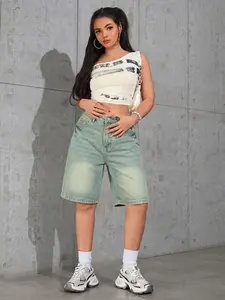 Summer New Washed Denim Shorts for Women, Womenswear, American Vintage Five-Quarter Pants, Loose Fit Fashion Trendy Jeans, Distressed Look