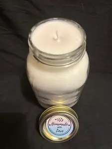 Jasmine Candle - Elegant Floral Design with Fragrance for Home Decor