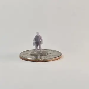 N Scale Signal Man with Lantern – 12mm Railroad Crew Scene Figure