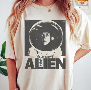 Vintage Alien Movie 1979 Shirt -Alien Movie Tshirt,Alien Movie T shirt,Alien Movie Merch,Vintage Horror Movie Shirt,Retro Horror Movie Shirt