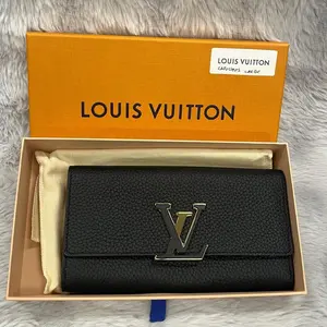 Pre-owned Louis Vuitton leather Shoulder Bags Wallet Capucines Black Wallet xiaotang20260308057