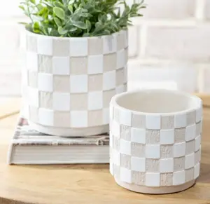 Checkered Pot