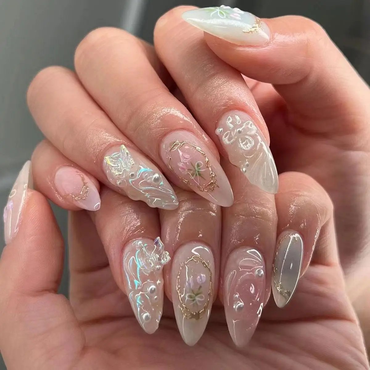 Flower Pattern Short Almond Fake Nail, 24pcs/set Glitter Glossy Full Cover Removable Press on Nail with Nail File & Jelly Sticker