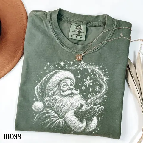Retro Santa Comfort Colors Shirt, Vintage Christmas Graphic Tee, Classic Santa Claus Snowflake T-Shirt, Cozy Winter Holiday Apparel, Nostalgic Xmas Gift