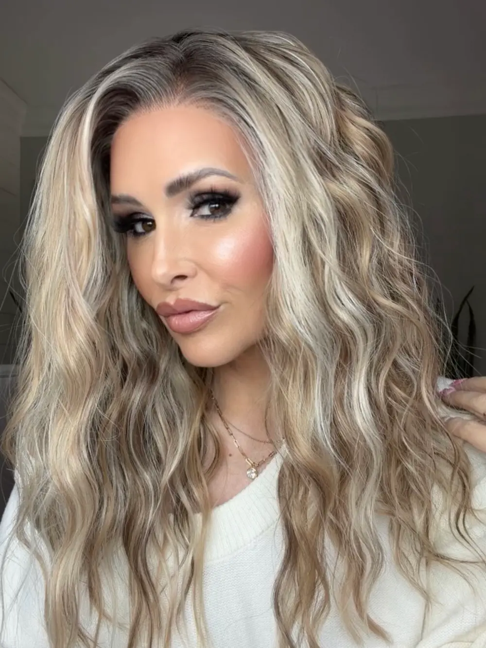 AISOM Mila Mushroom Blonde Water Wave Free Part Lace Front Wig with Scandinavian Hairline Heat Friendly 16inch Natural Looking Low Density
