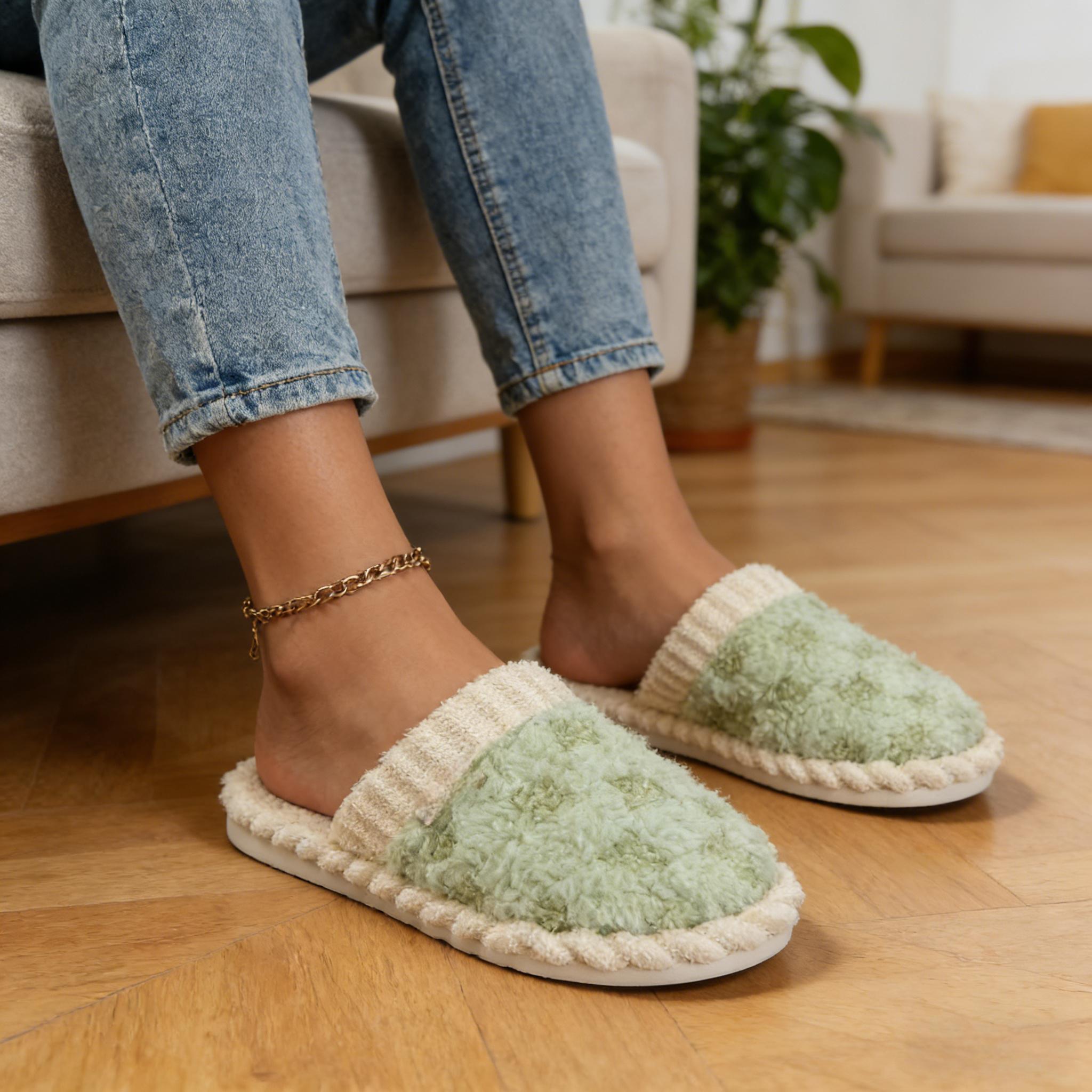 Checkered Plush Slippers for Men & Women – Warm Fuzzy Memory Foam Indoor/Outdoor House Shoes, Non-Slip Cozy Winter Bedroom Slippers