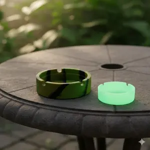 Glow in The Dark Silicone Ashtray, Fluorescent Portable Round Ash Holder, Car & Home Non-Slip Tray, Washable Heat-Resistant Smoking Dish, Outdoor Camping Anti-Tip Ash Box, Multi-Color Reusable Portable Ashtray