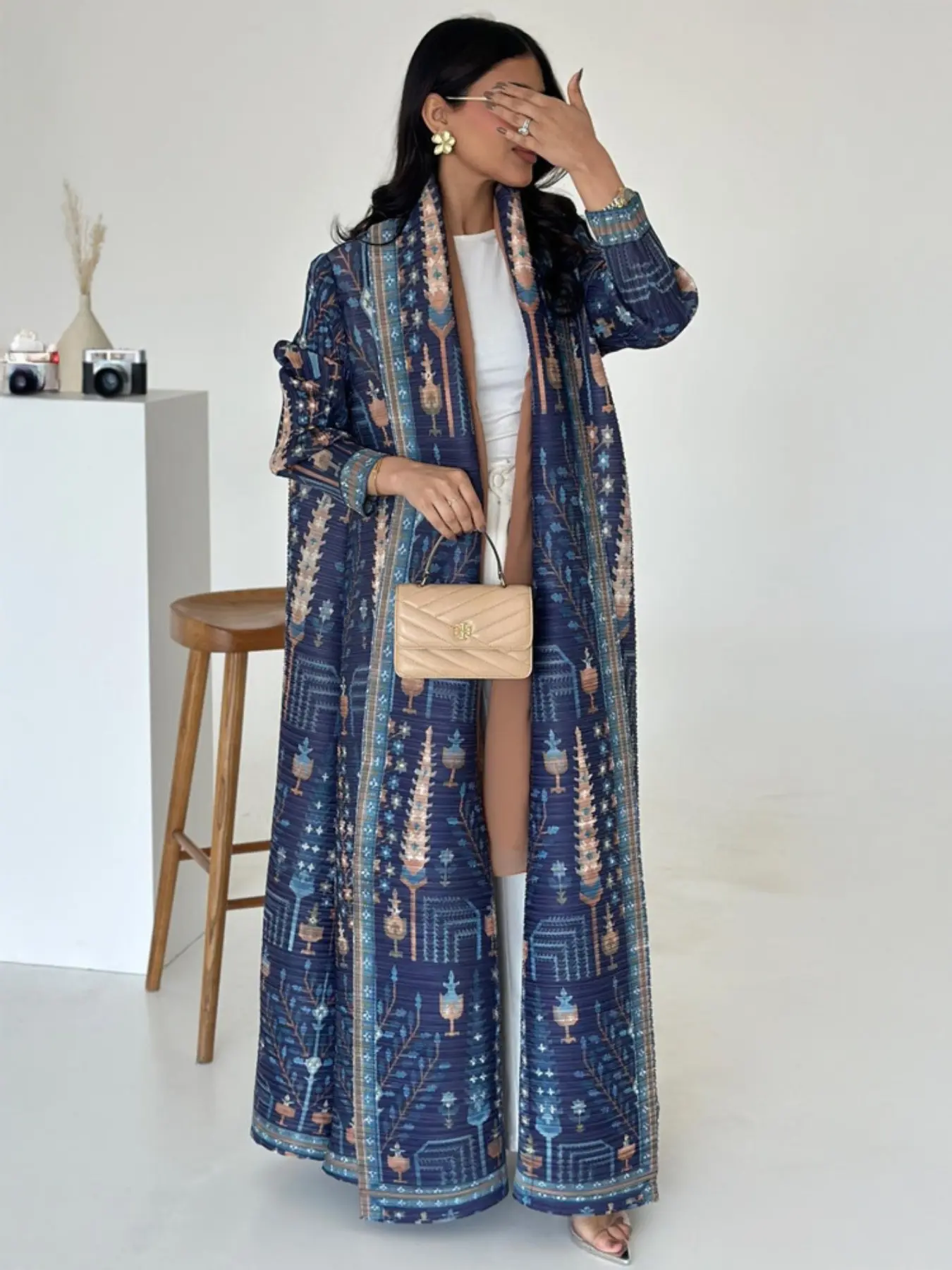 Muslim Women's Wrinkle Print Woven Long Sleeve Jacket, Modest Fashion Outerwear, Casual Elegant Design, Perfect for Daily Wear