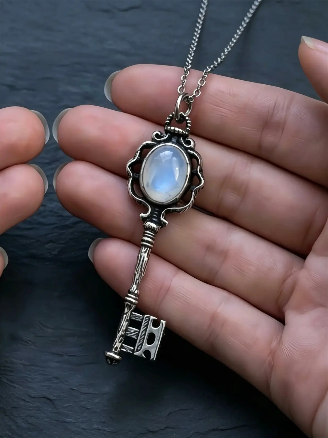 Gothic Vintage Sliver Color Key Imitation Moonstone/Black Onyx Pendant Alloy Necklace Costume Necklaces Couple for Women Men Halloween Witch Dark Academy Jewelry