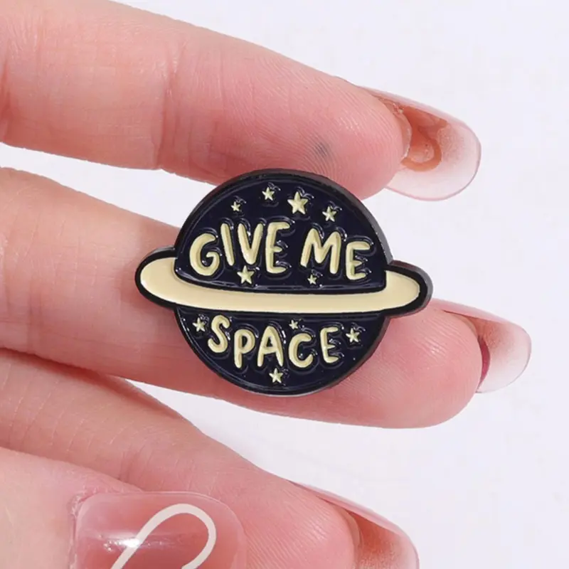 1 Piece Cute Letter Decor Planet Design Brooch, Lapel Brooch, Brooch Pins, Fashion Alloy Badge for Daily Vacation Holiday Party Gift, Fashion Clothes Accessories