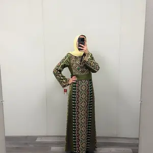 Abaya Traditional Thoub with Intricate Embroidery and Long Sleeves for Women