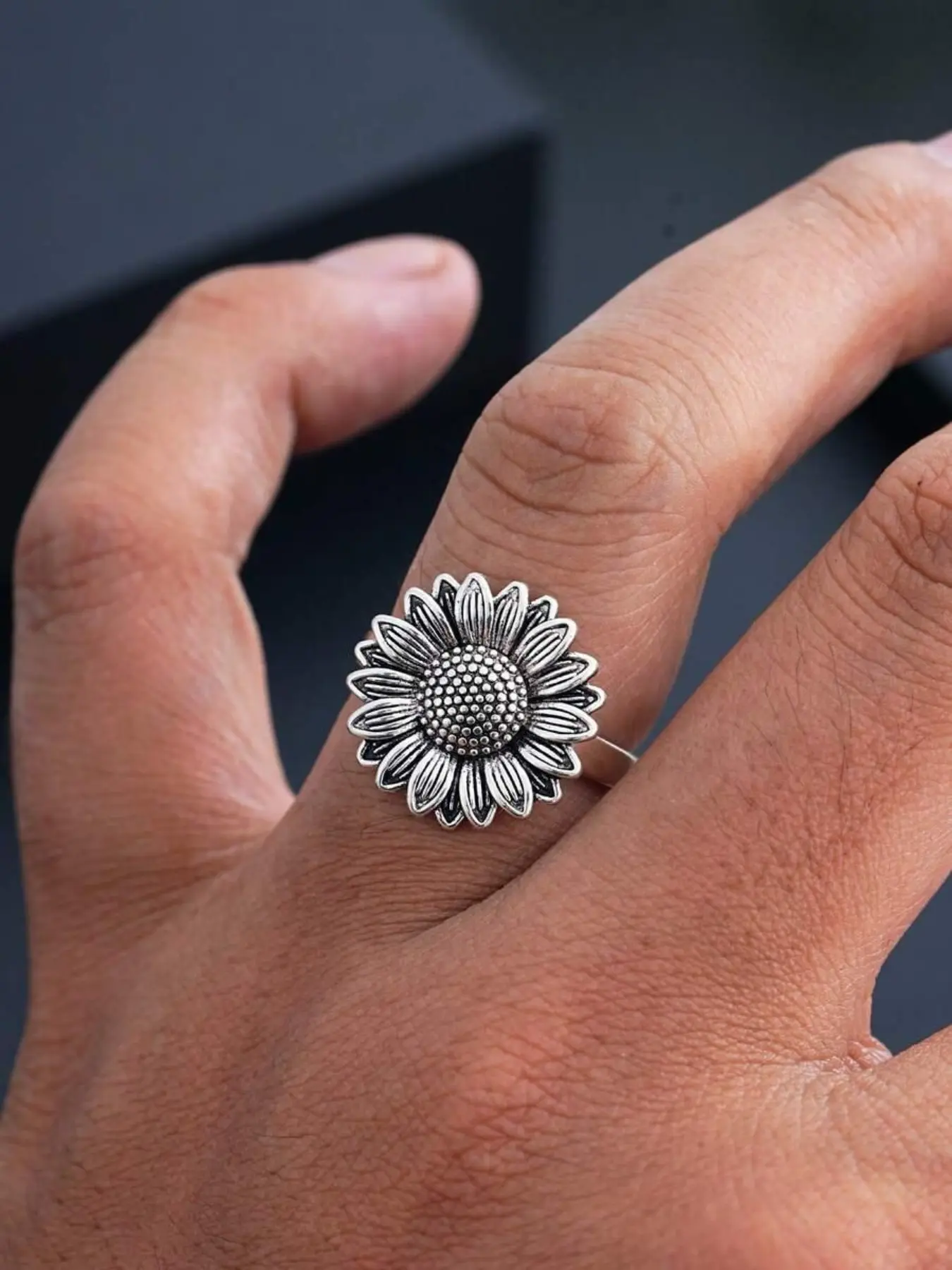 Bohemian Ethnic Style Vintage Daisy Flower Ring, Unisex Retro Design Party Jewelry, Versatile Fashion Accessory for Men and Women