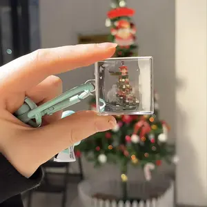 Magic Pixel Transformation Keychain, Viral Optical Effect Toy, Tech Illusion Lens Keyring, Suitable for Kids and Adults, Lightweight Keychain