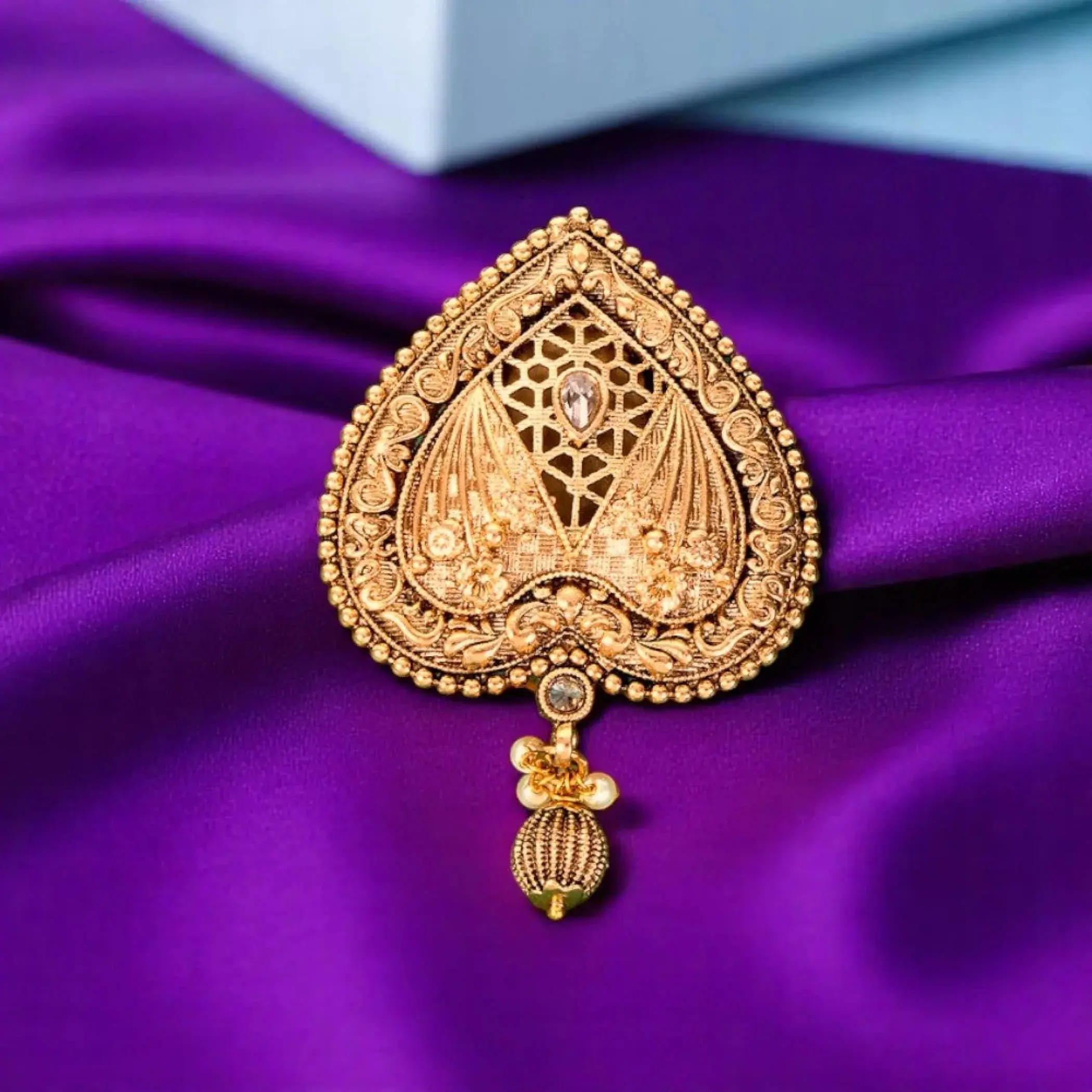 Sari Brooch for Indian Saree Heart Design Traditional Bollywood Jewelry Brooch for Women Bridal Golden Brooches Pins Scarf Dupatta Dress Wedding Accessories Gift for Her (2.5 Inch)