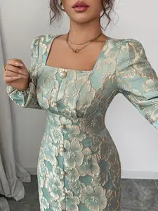A fashionable mint green jacquard square neck long sleeved dress for women, with jacquard craftsmanship that enhances texture and exquisite relief patterns. It is suitable for commuting to work, shopping and outdoor activities, indoor and outdoor wear