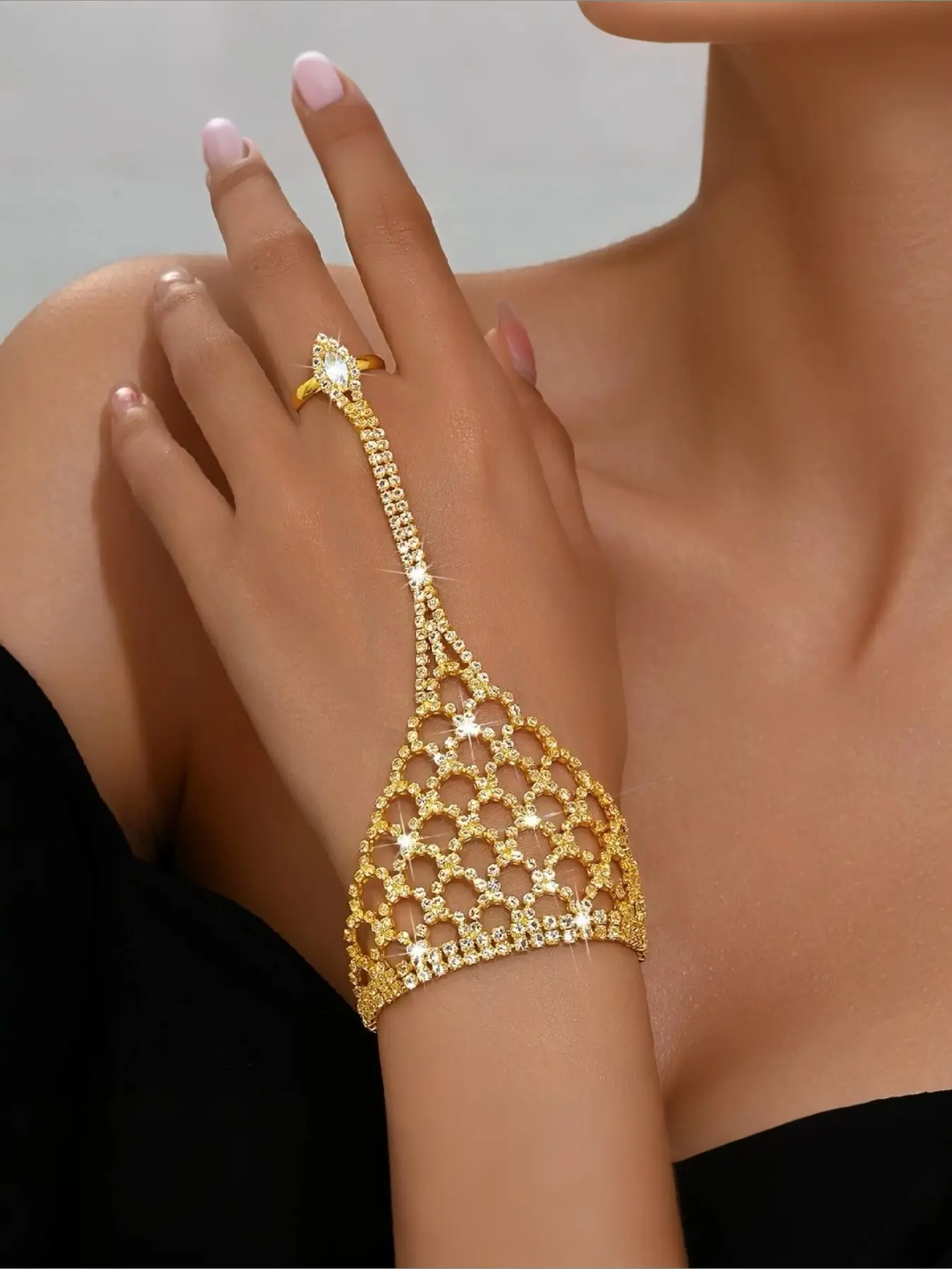 Stylish Women's Bracelet with Sparkling Rhinestones, Elegant Jewelry Bracelet, Exquisite Bracelet, Perfect for Weddings, Latin Dance Parties, Fashionable Banquets, and Casual Wear