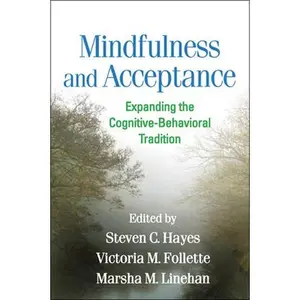 USED Book - Mindfulness and Acceptance: Expanding the Cognitive-Behavioral Tradition by Hayes PhD, Steven C. (Paperback) - english