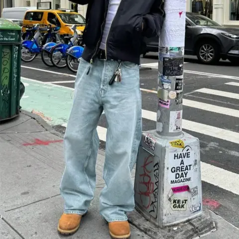 Men's Straight Leg Medium Wash Jeans, Loose Casual Comfy Denim Streetwear Pants for Daily Wear, Fashion Men's Bottoms for All Seasons, Plain Jeans Pants, Loose Jeans Trousers, Denim Clothing