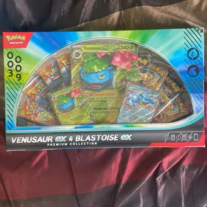 Pokémon Venusaur EX & Blastoise EX Premium Collection - Includes Trading Cards and Collectible Items