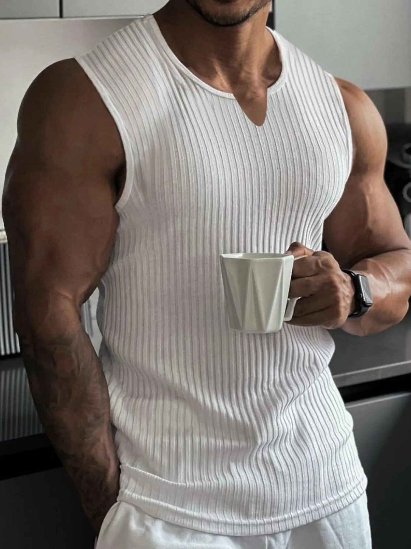 Men's summer sleeveless striped knitted polyester vest, Muscle Tank Tops, comfortable and fashionable casual wear, high elasticity, breathable and form-fitting design, suitable for fitness exercises and running, American casual sporty style